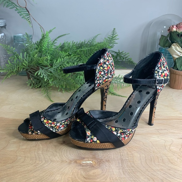 High heel strappy shoes, floral print, size 8.5 - Picture 3 of 11
